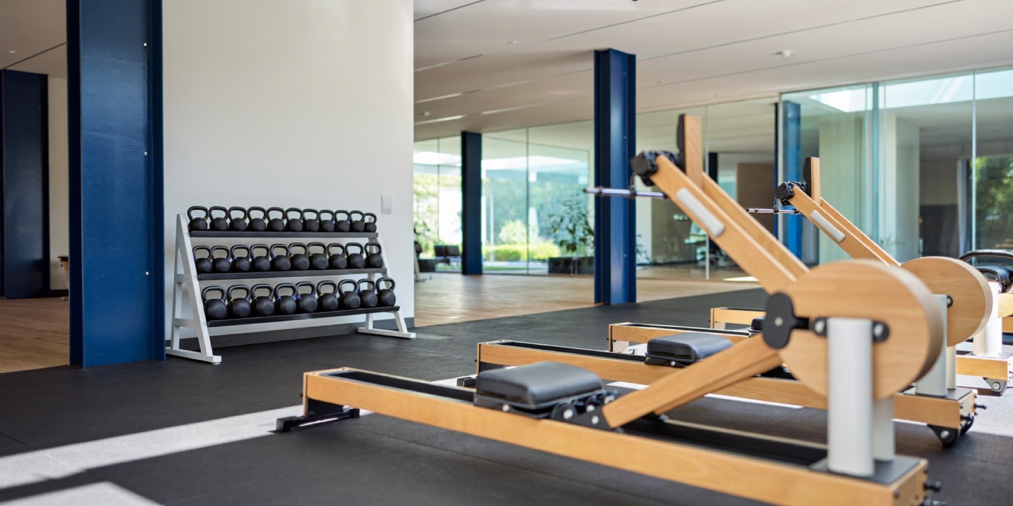 A company gym set up the night before, so the morning session needs no decision