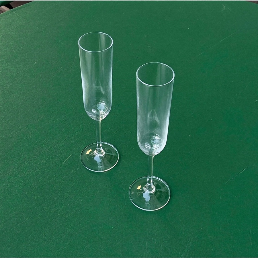 Two empty champagne flutes side by side, the drinks reception at the centre of these networking tips for introverts