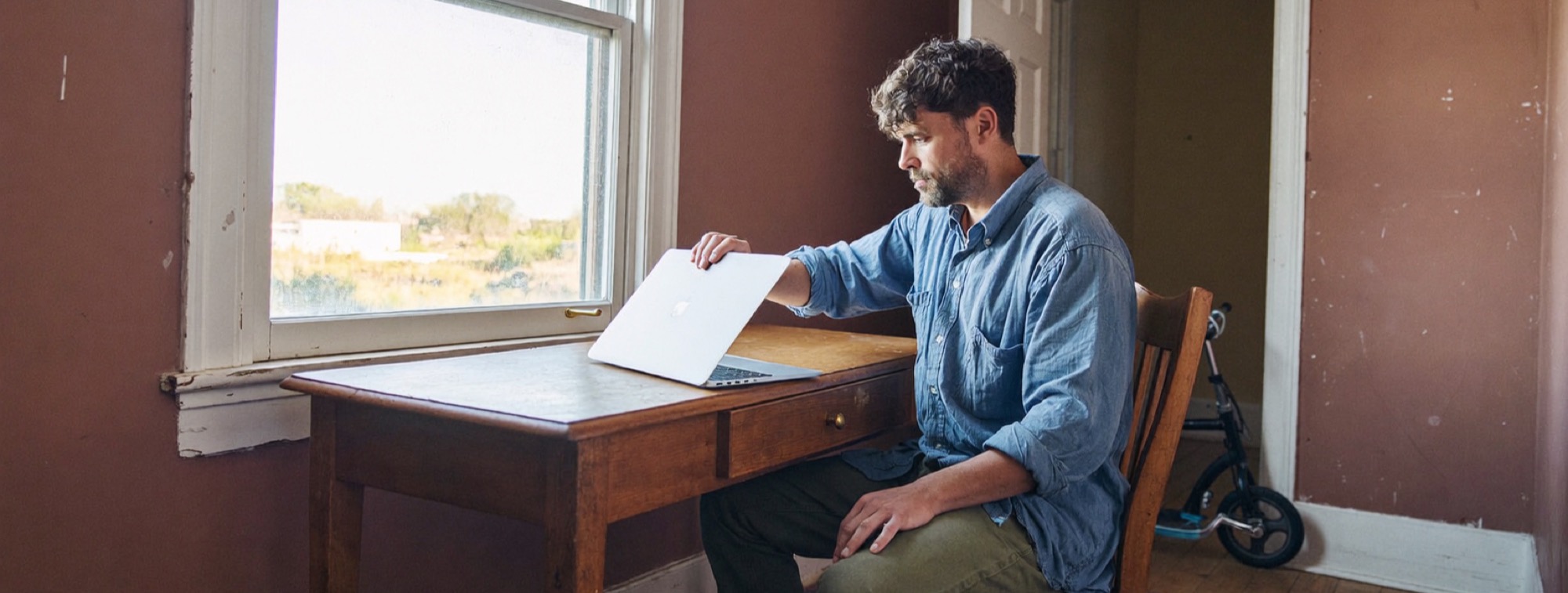 Closing the laptop at the hard stop, time management techniques for work life balance in practice